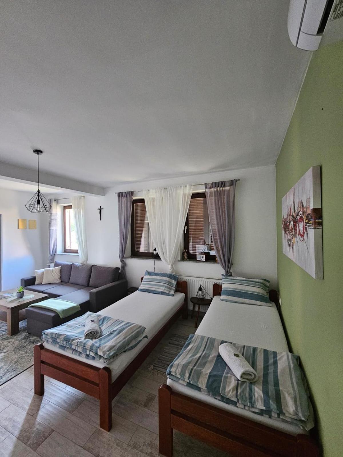 Studio Apartman Dora Ilok Exterior foto